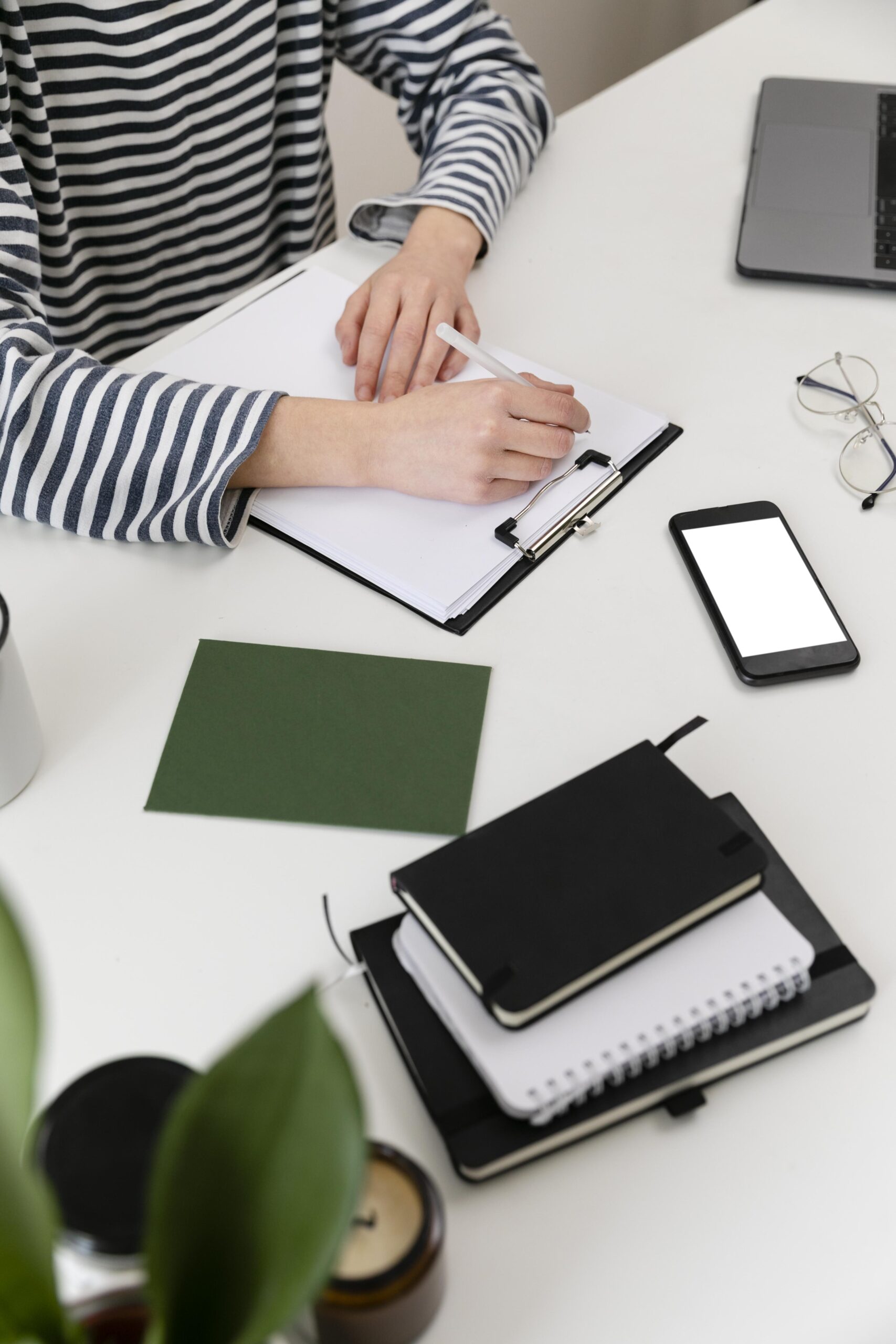 https://dolomiti-casa.it/wp-content/uploads/2024/07/woman-working-from-home-copia-scaled.jpg